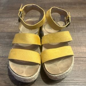 Universal Thread Goods Sandals